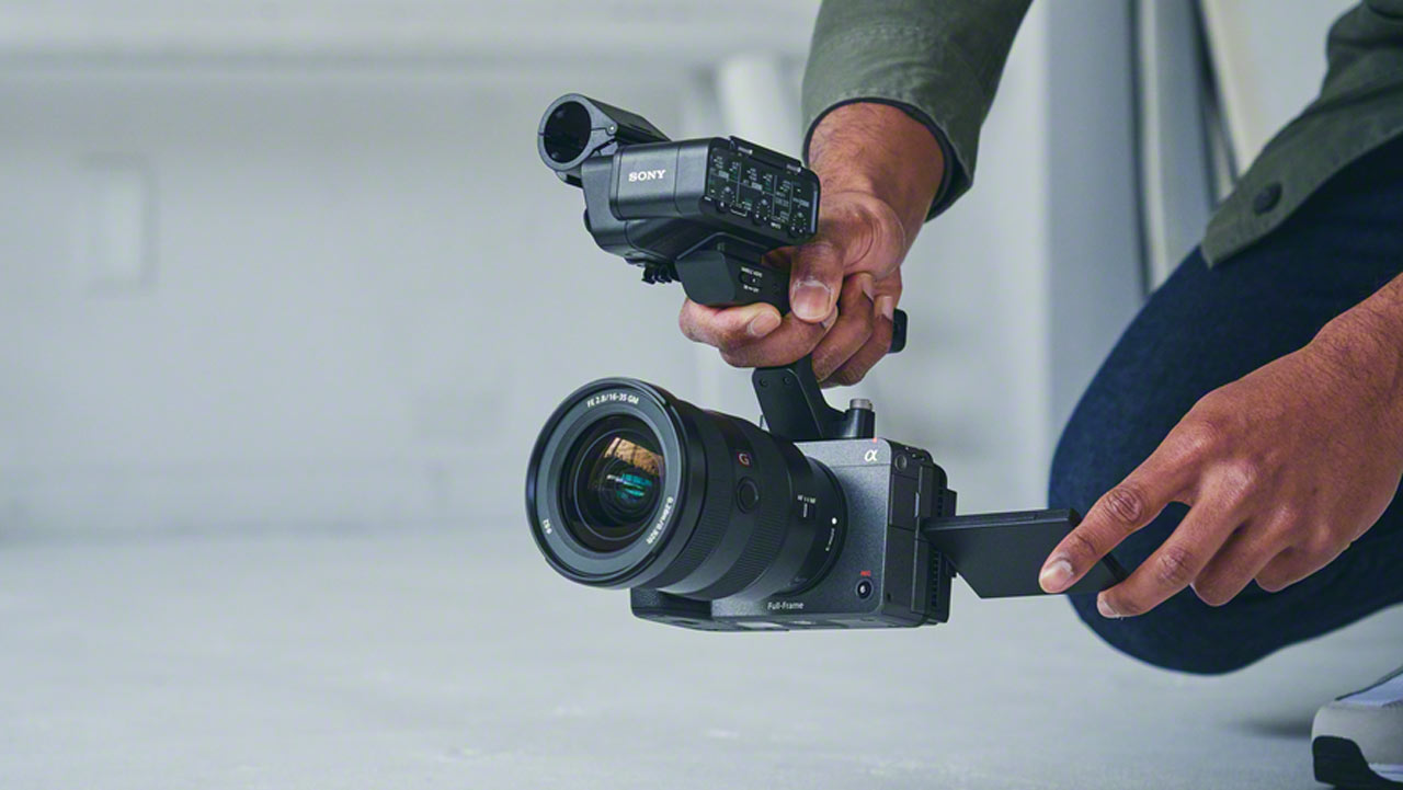 Sony FX3 Low Angle R Mid