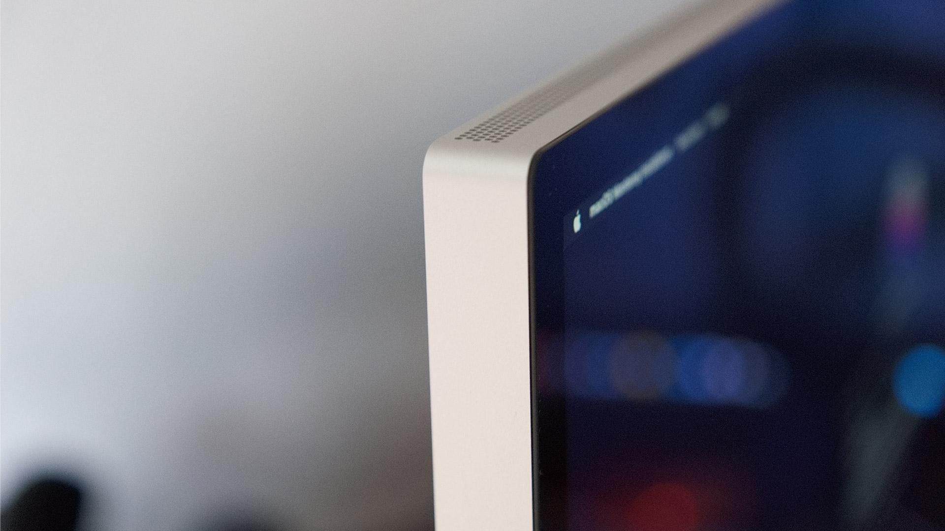 Studio Display Dicke web