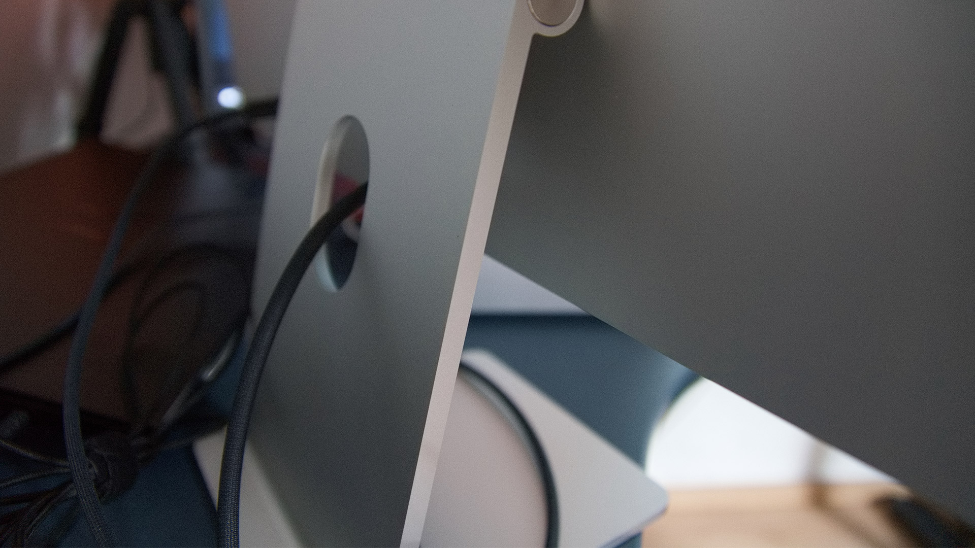 Studio Display Standfuss web