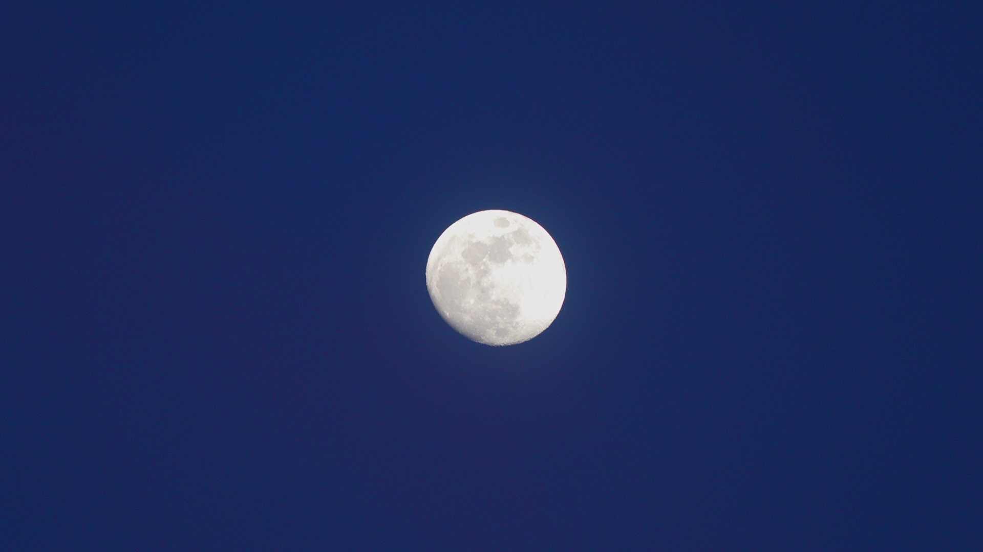 Panasonic AG CX20 Mond 2