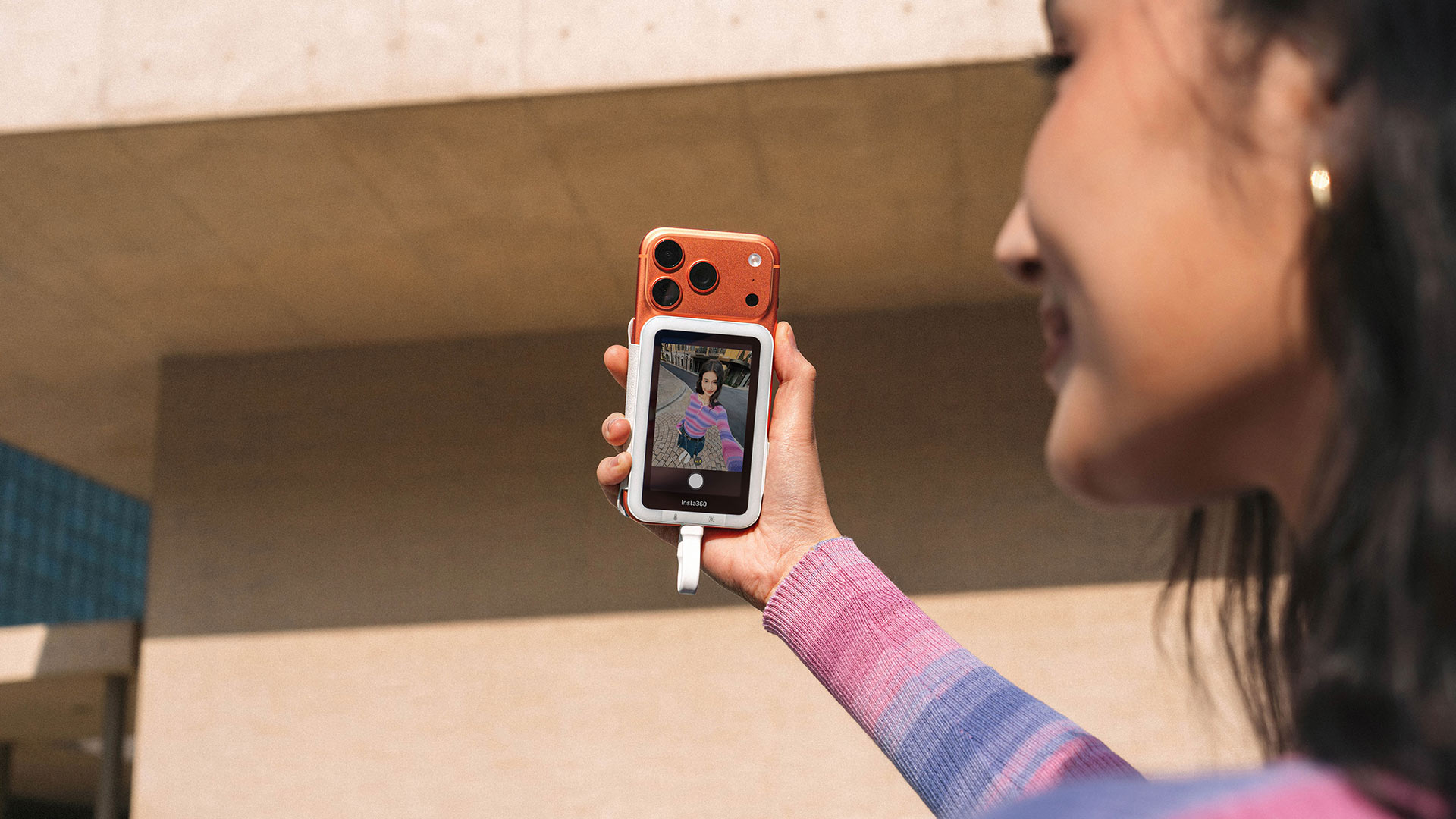 Insta360 Snap: Selfie-Monitor mit Licht für das Smartphone