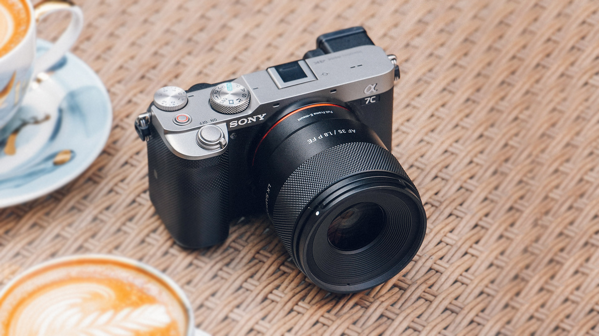 Samyang AF 35mm F1.8 FE: kompaktes Weitwinkelobjektiv für Sonys Vollformat-Kameras