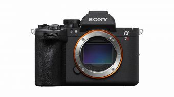 Sony Alpha 7R VI: 66,8-Megapixel Vollformat und XLR-A4 XLR-Adapter